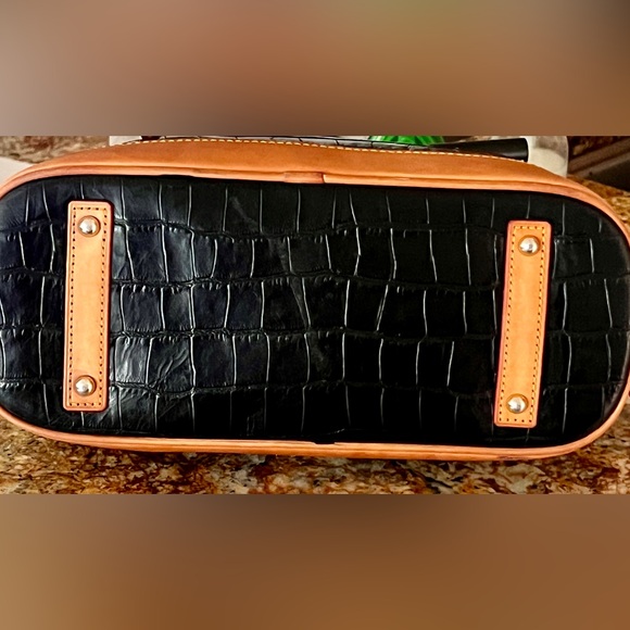 Dooney & Bourke Oakdale Zip Zip Black Satchel (gently loved ❤️🩹) - Picture 7 of 8